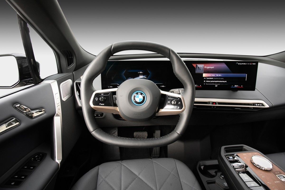 BMW iX M60