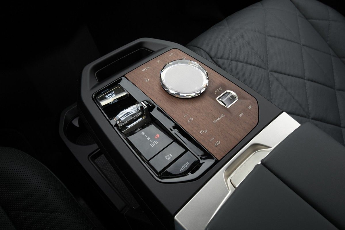 BMW iX M60