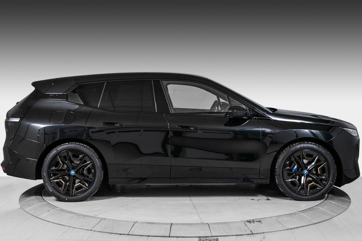 BMW iX M60