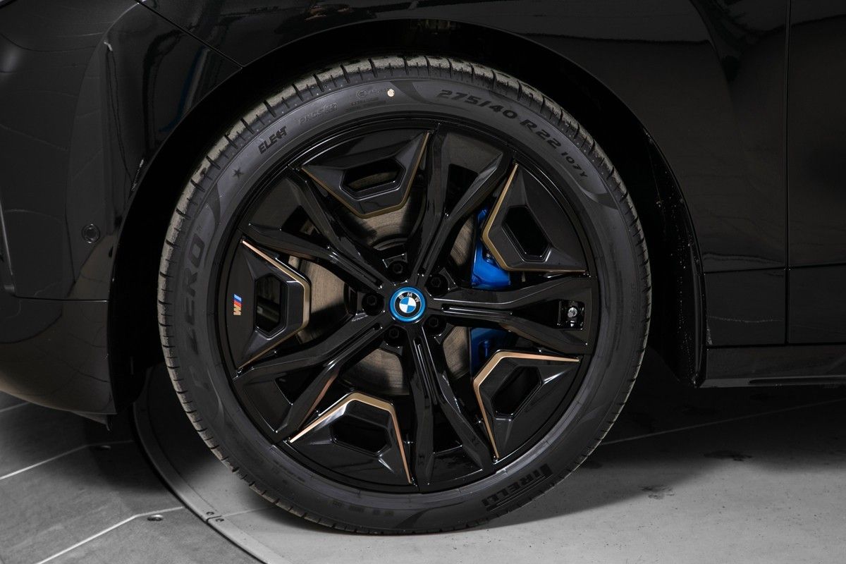 BMW iX M60