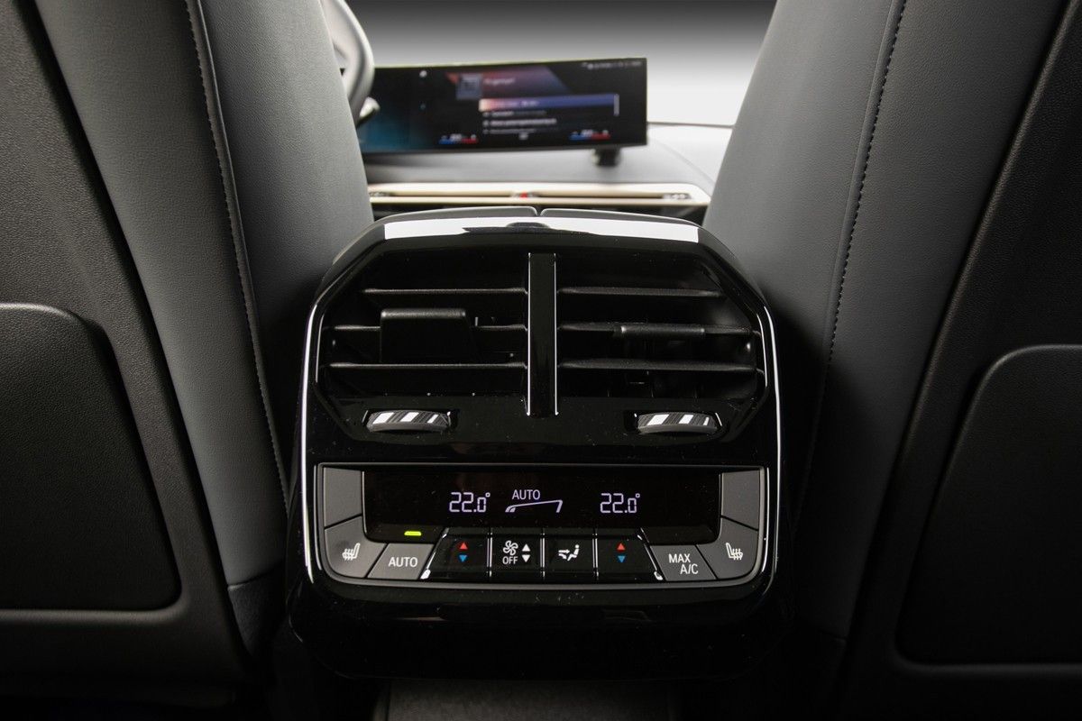 BMW iX M60