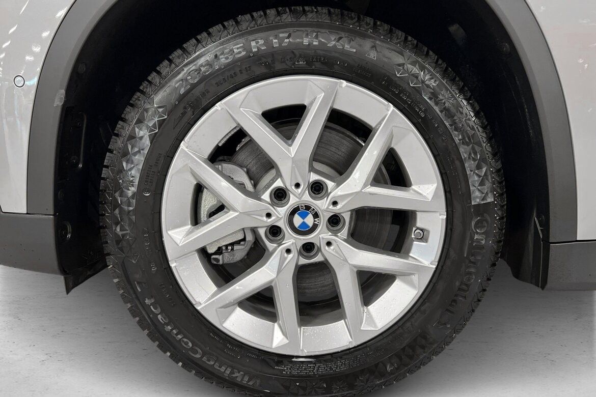 BMW iX1
