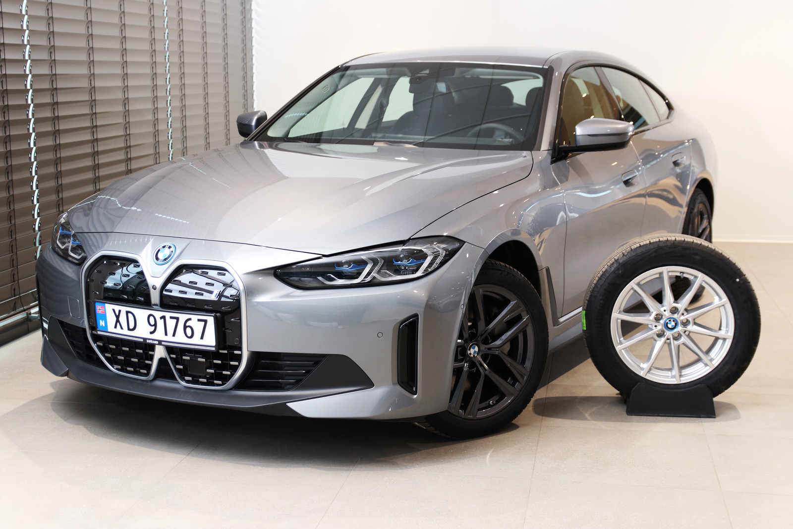 BMW i4