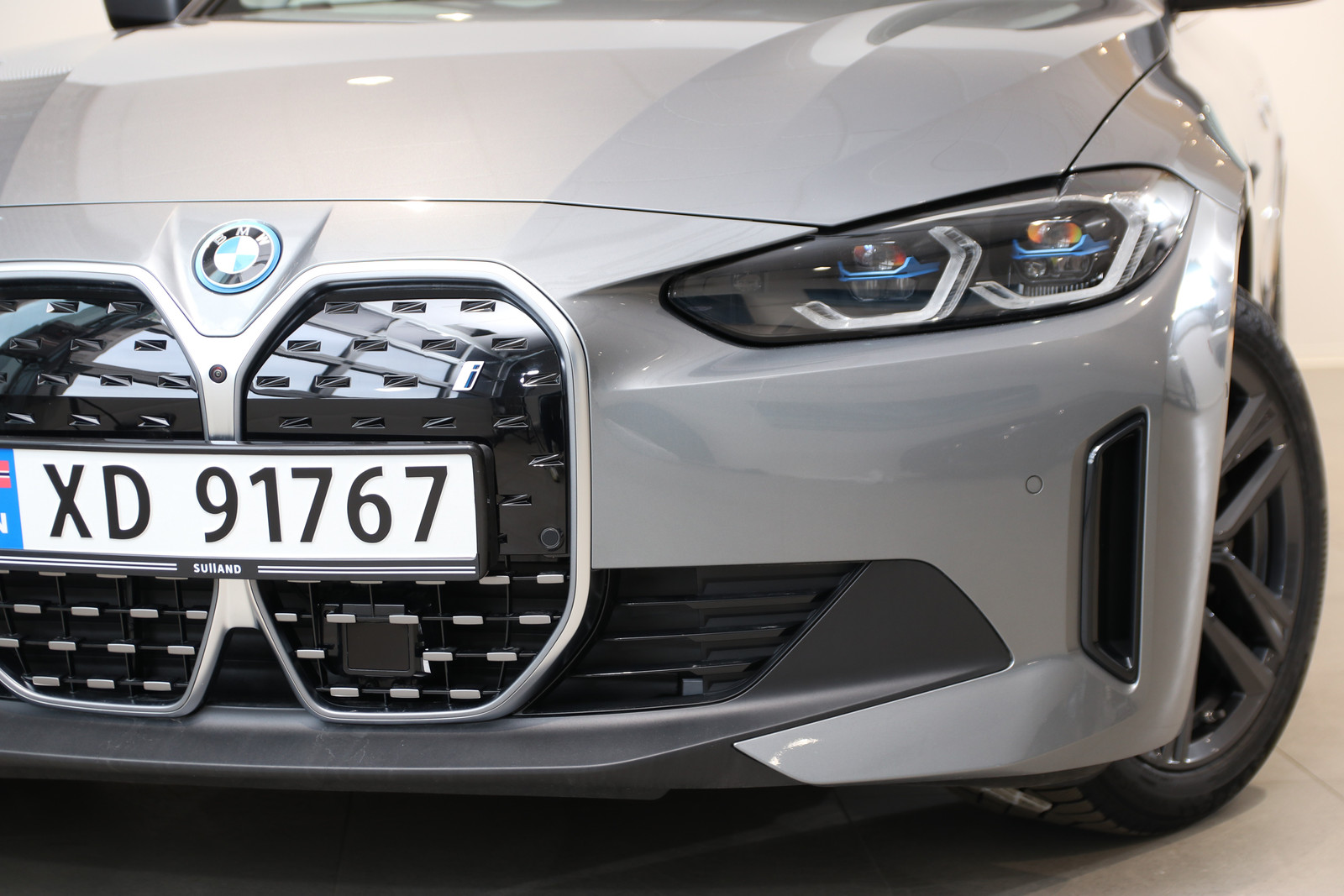 BMW i4