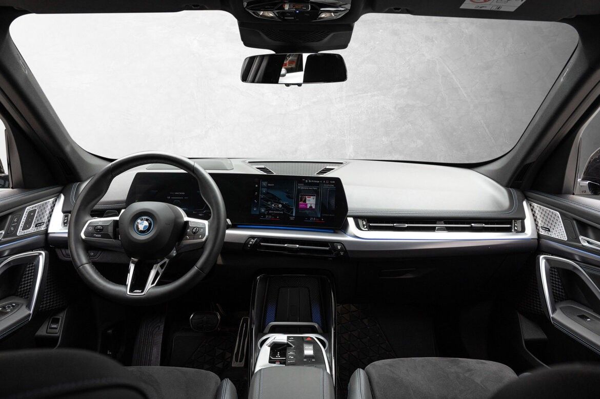 BMW iX1