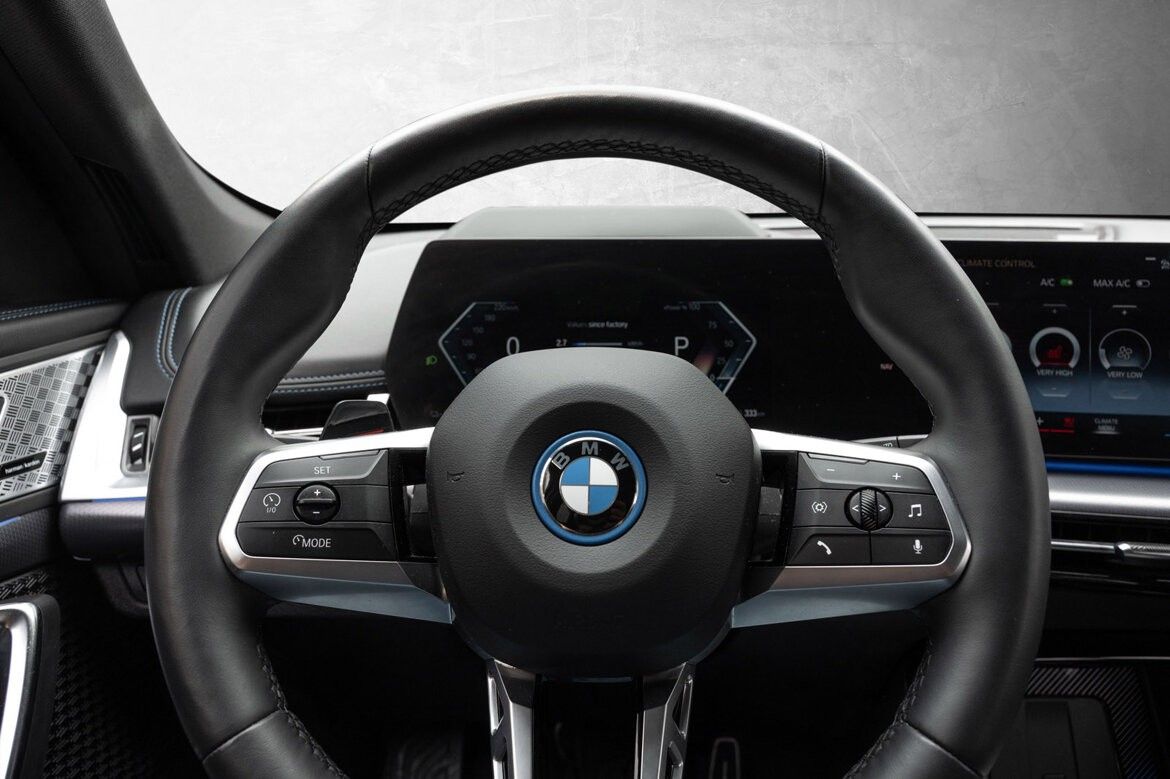 BMW iX1