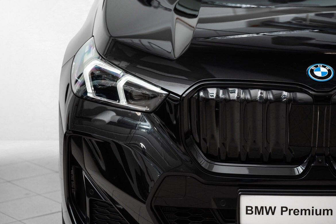 BMW iX1