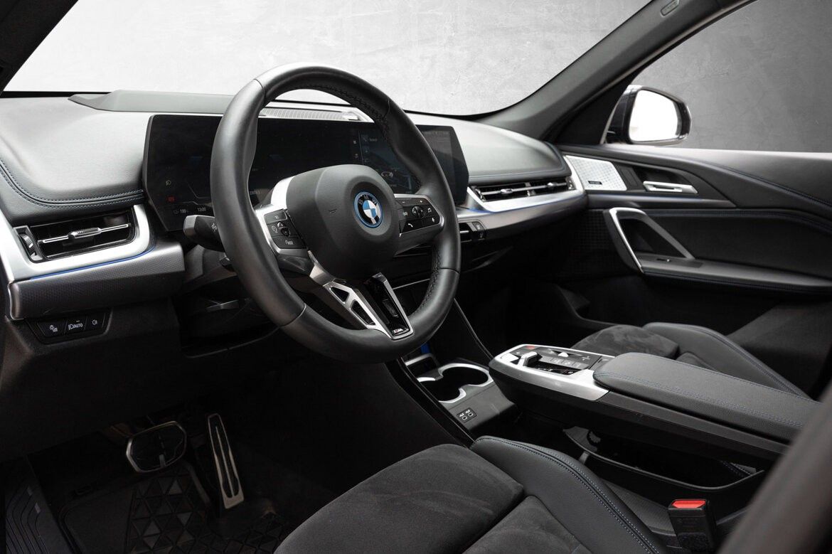 BMW iX1