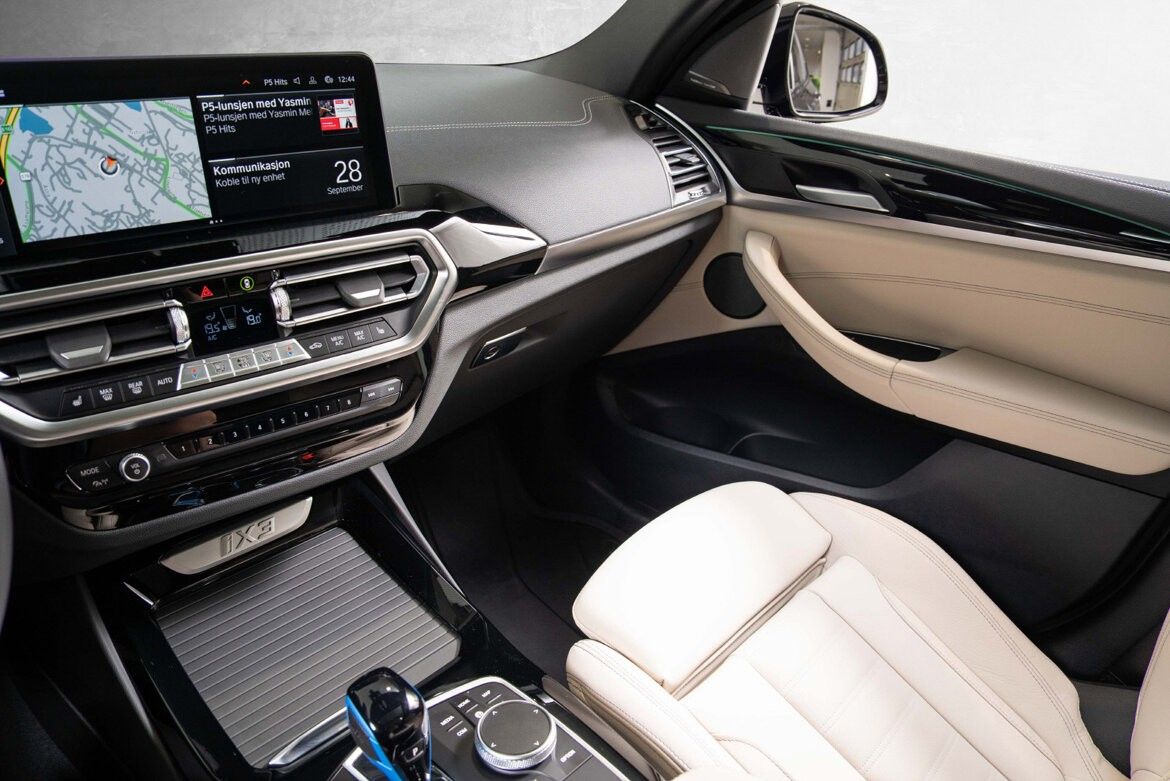 BMW iX3