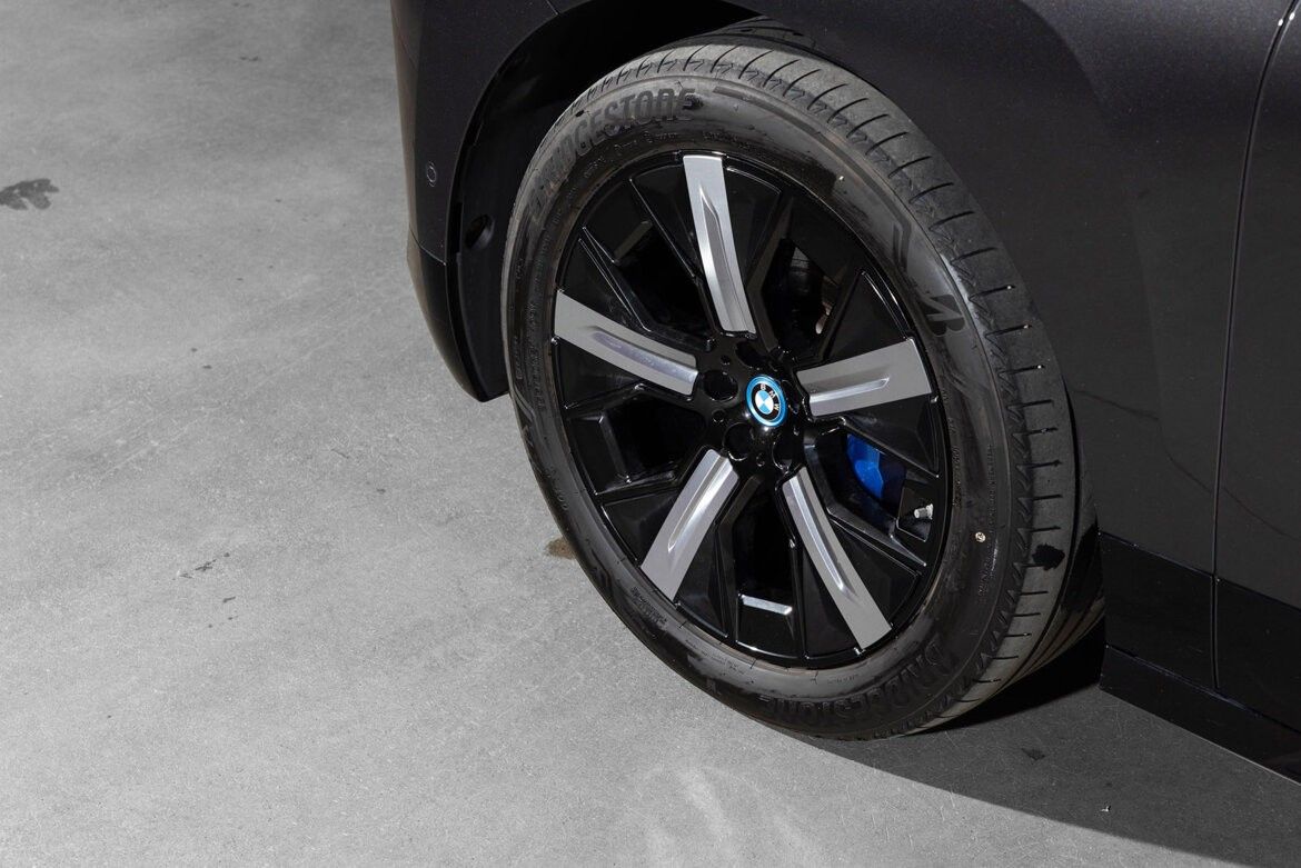 BMW iX xDrive 40