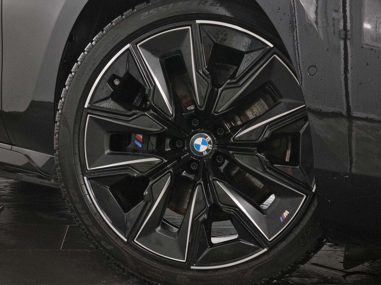 BMW i7