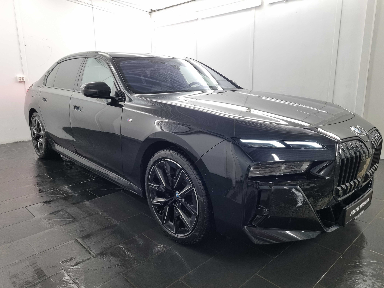 BMW i7