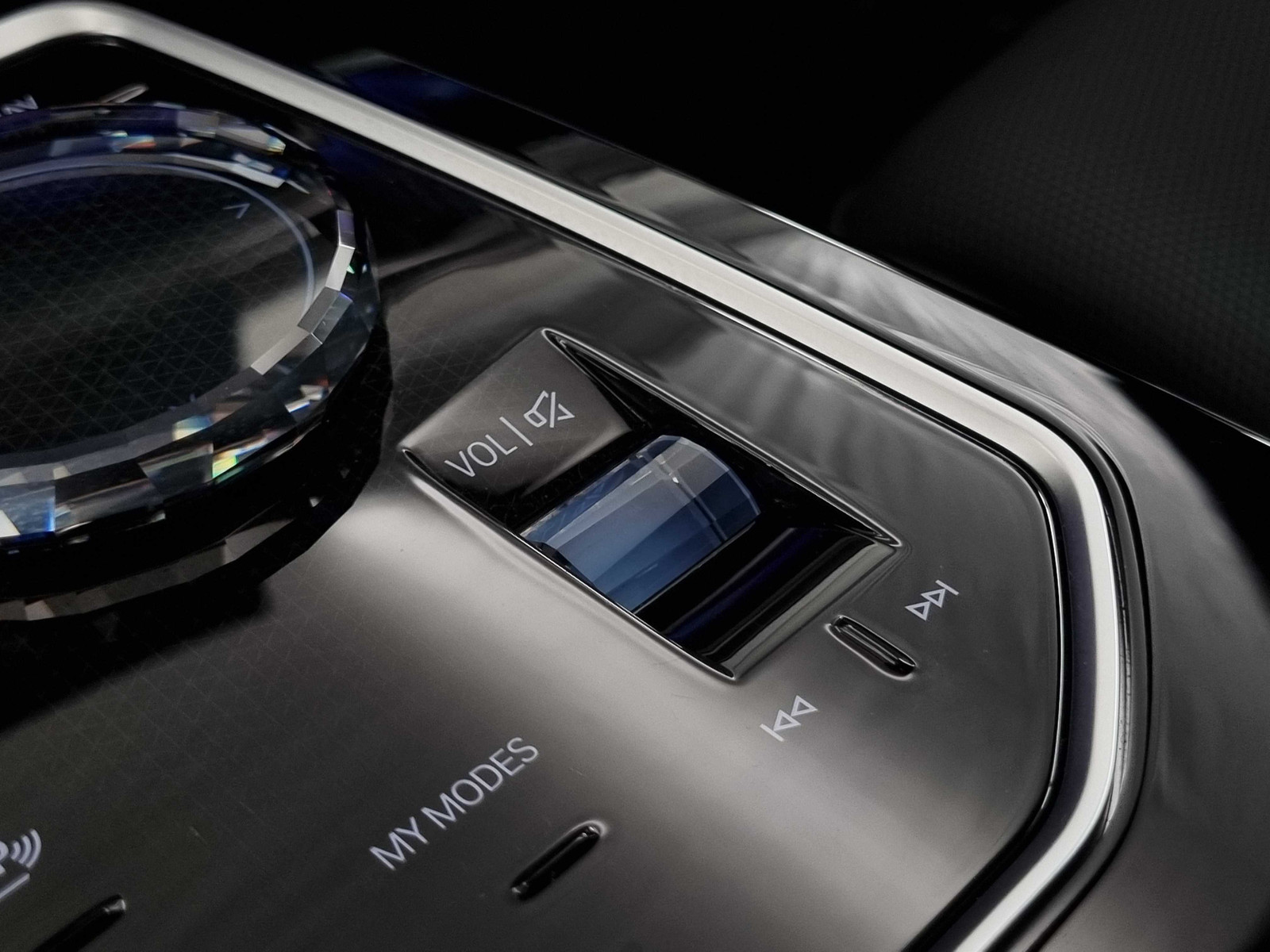 BMW i7