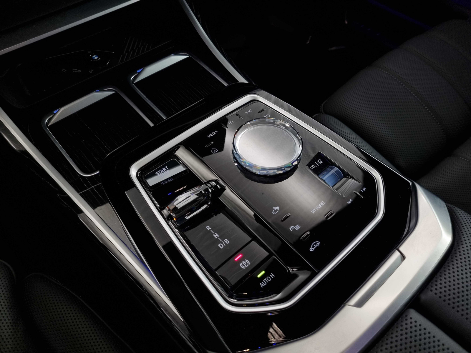 BMW i7