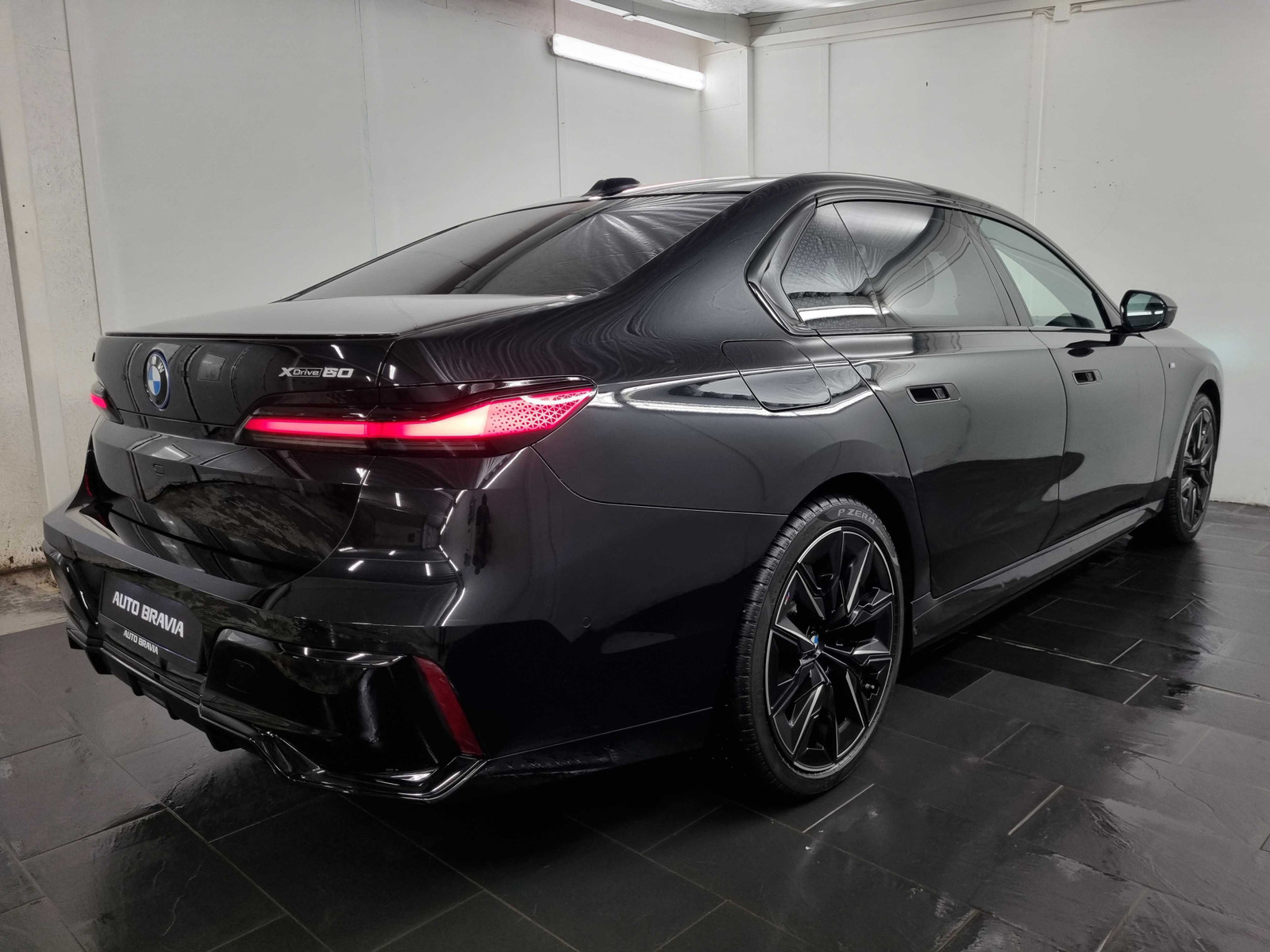 BMW i7