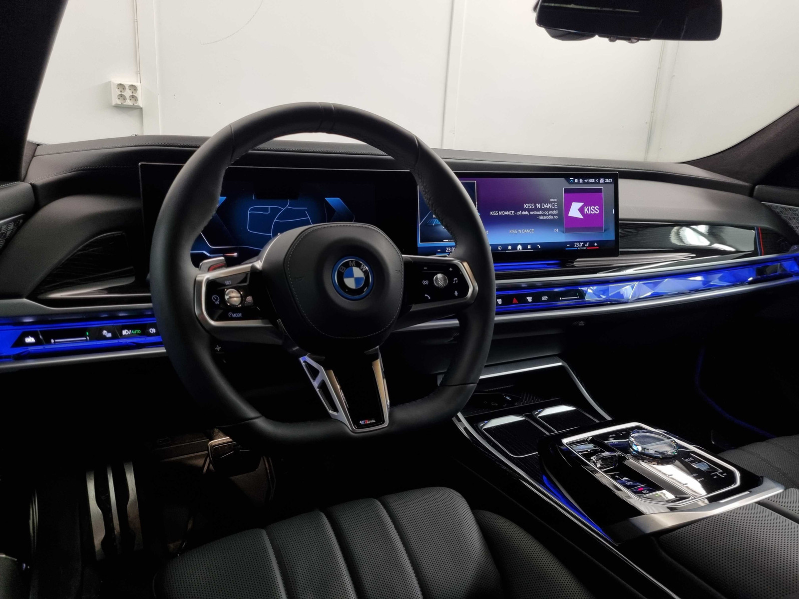 BMW i7