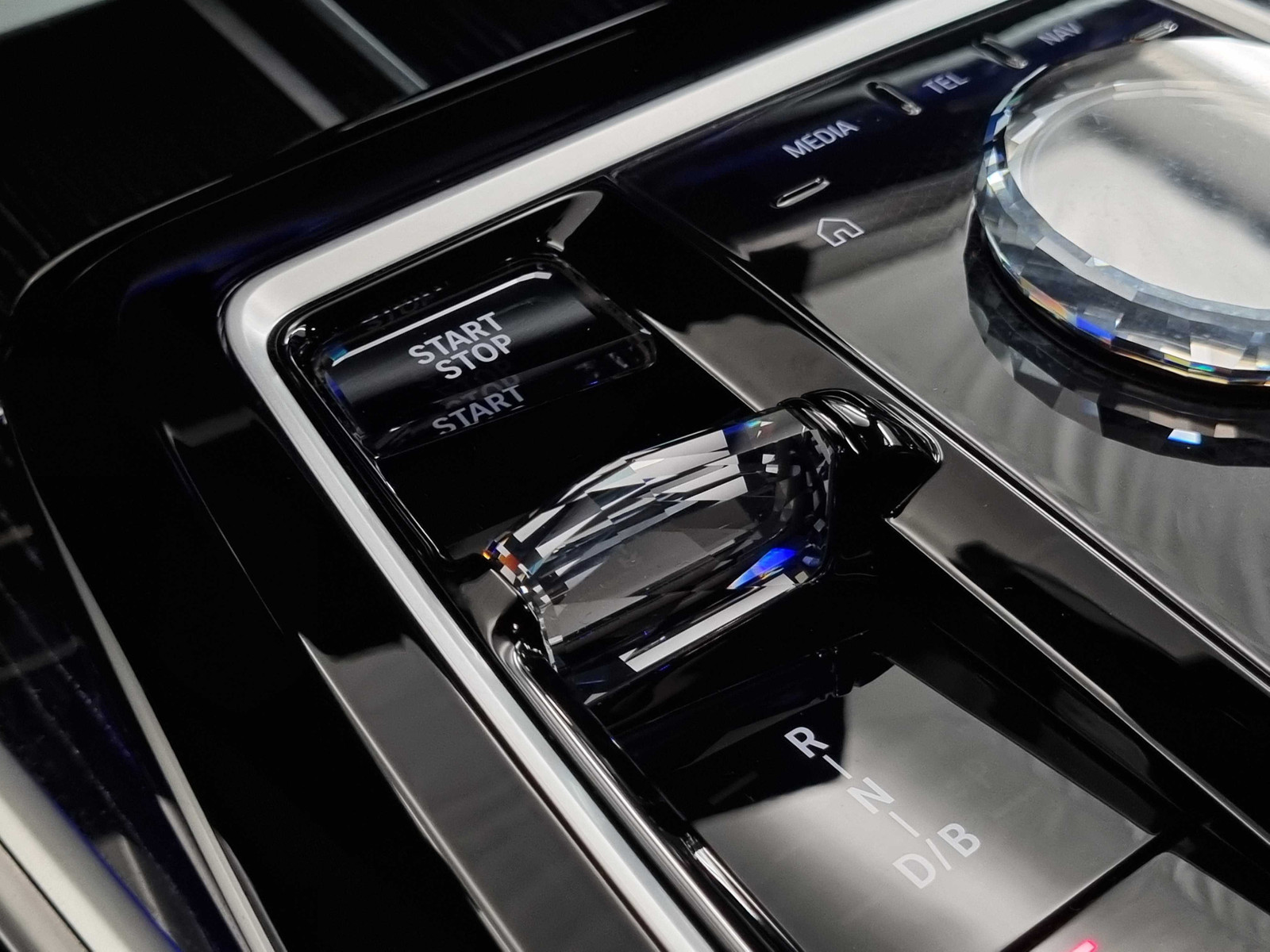 BMW i7