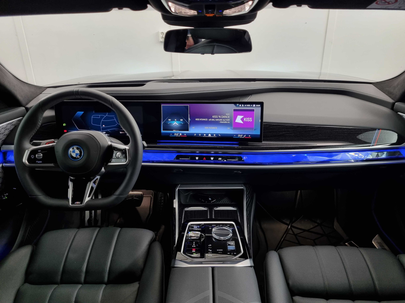 BMW i7