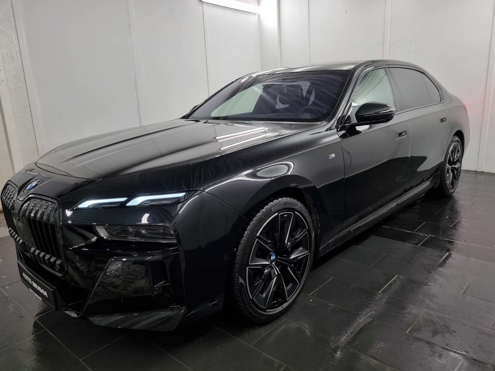 BMW i7