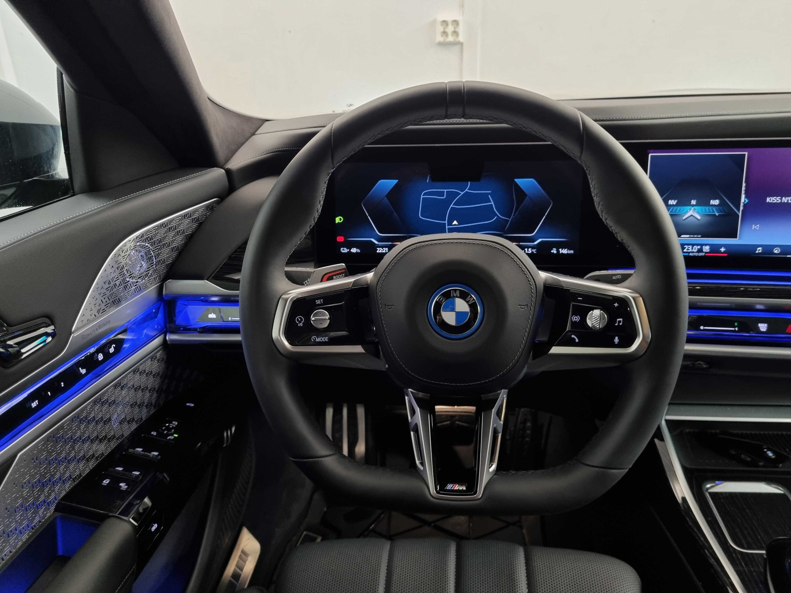 BMW i7