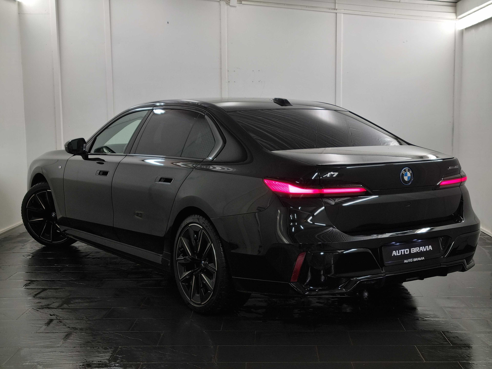 BMW i7
