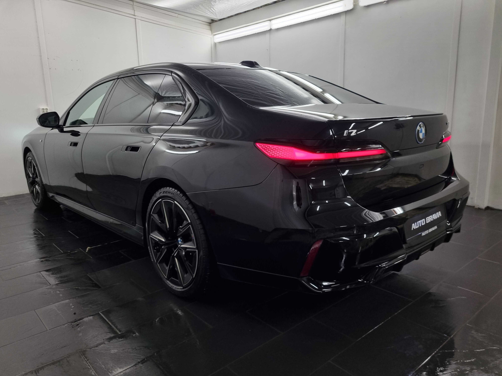 BMW i7