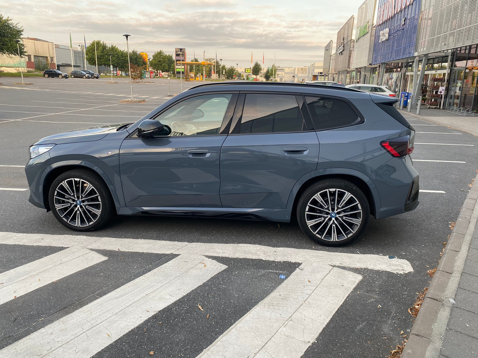BMW iX1
