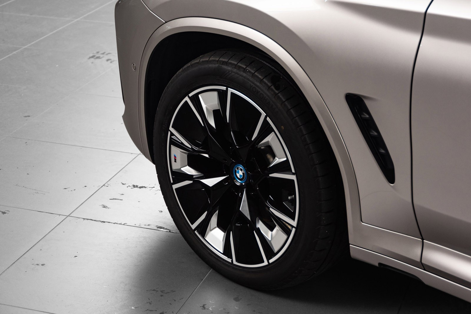 BMW iX3