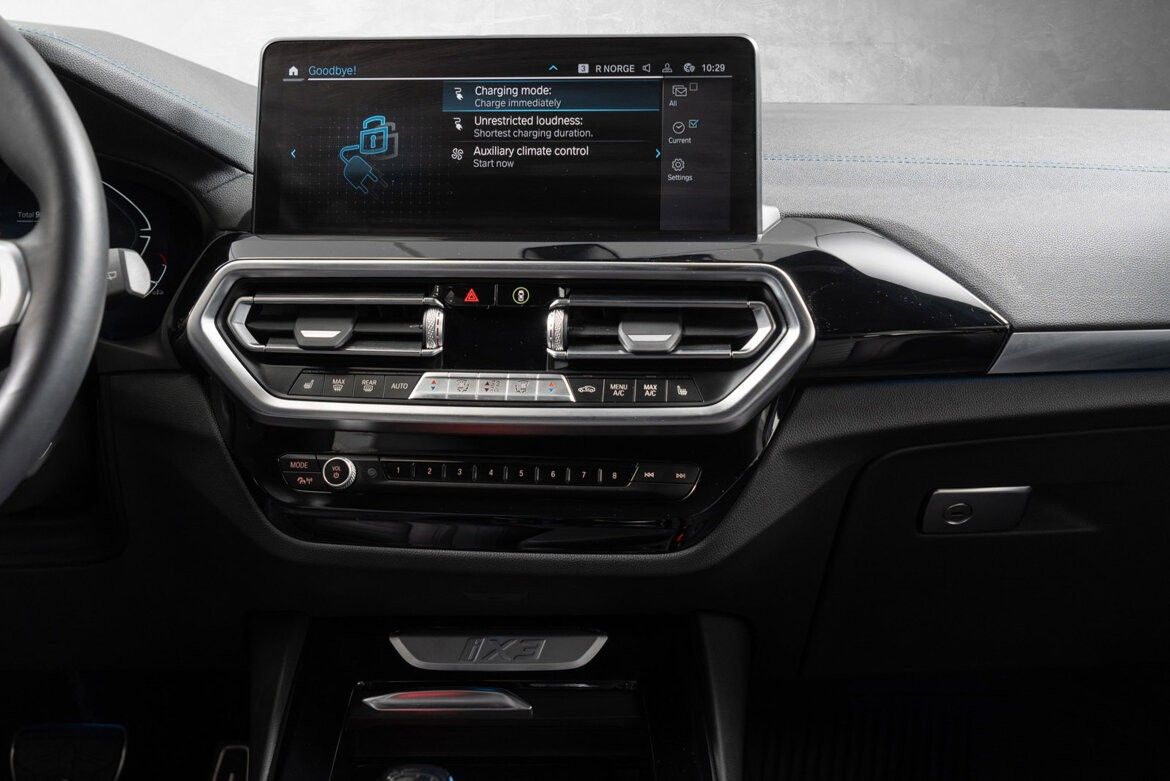 BMW iX3