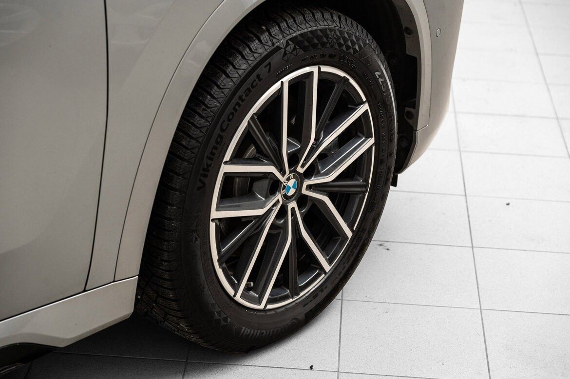 BMW iX1