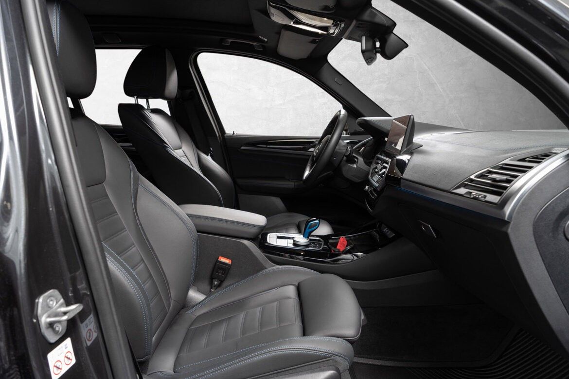 BMW iX3