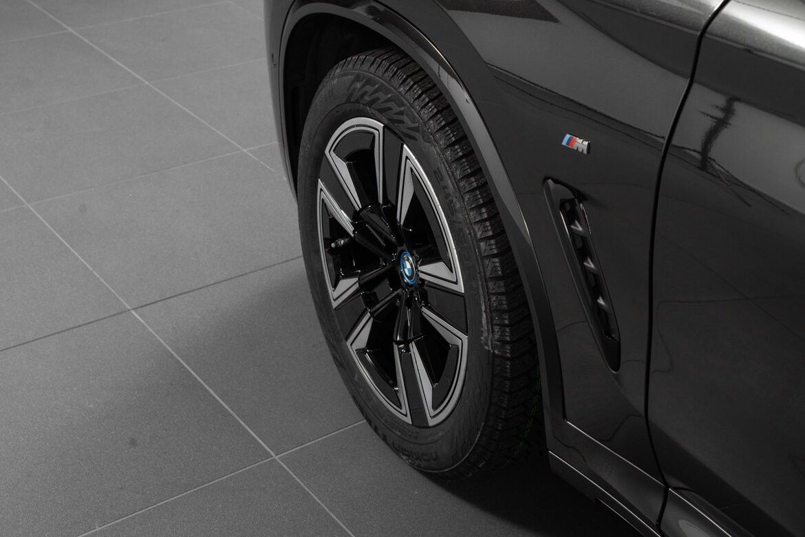 BMW iX3