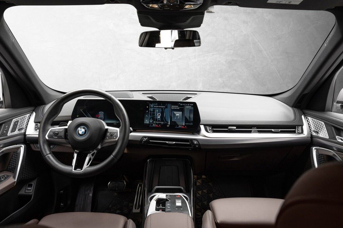 BMW iX1
