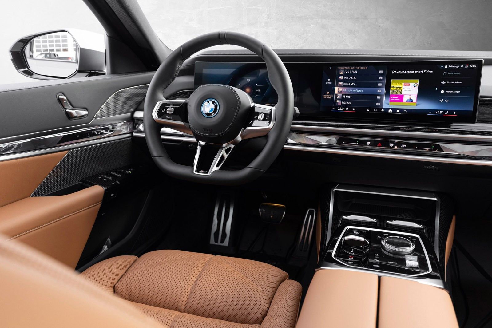 BMW i7