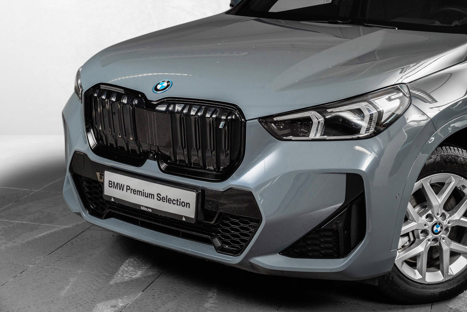 BMW iX1