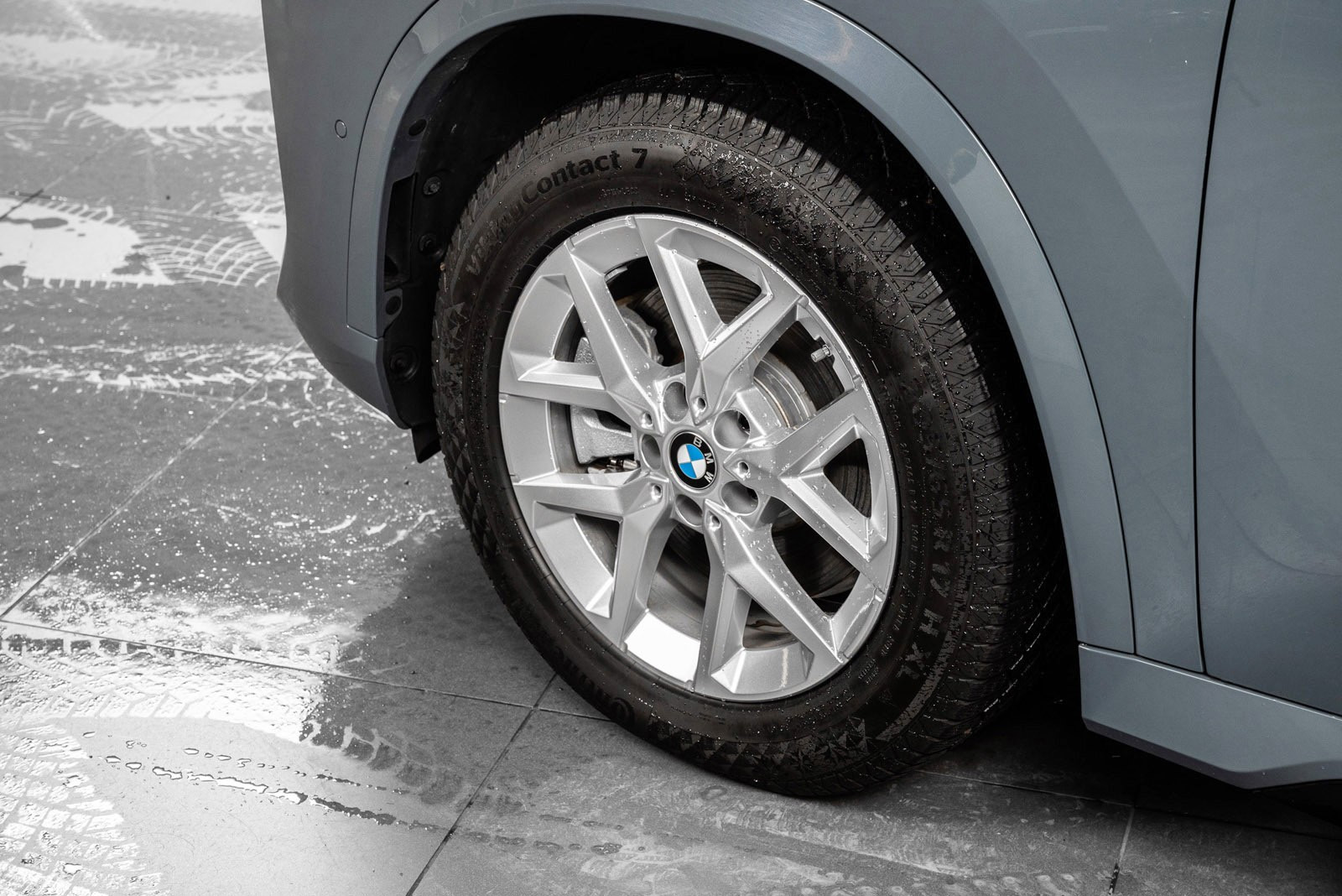 BMW iX1
