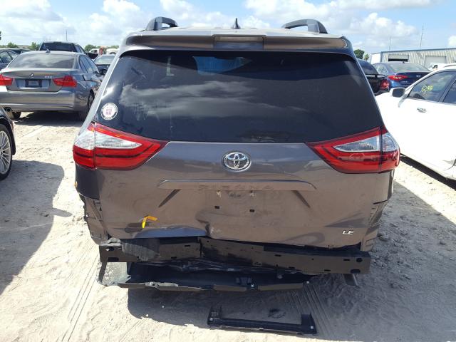 Toyota Sienna LE 2018