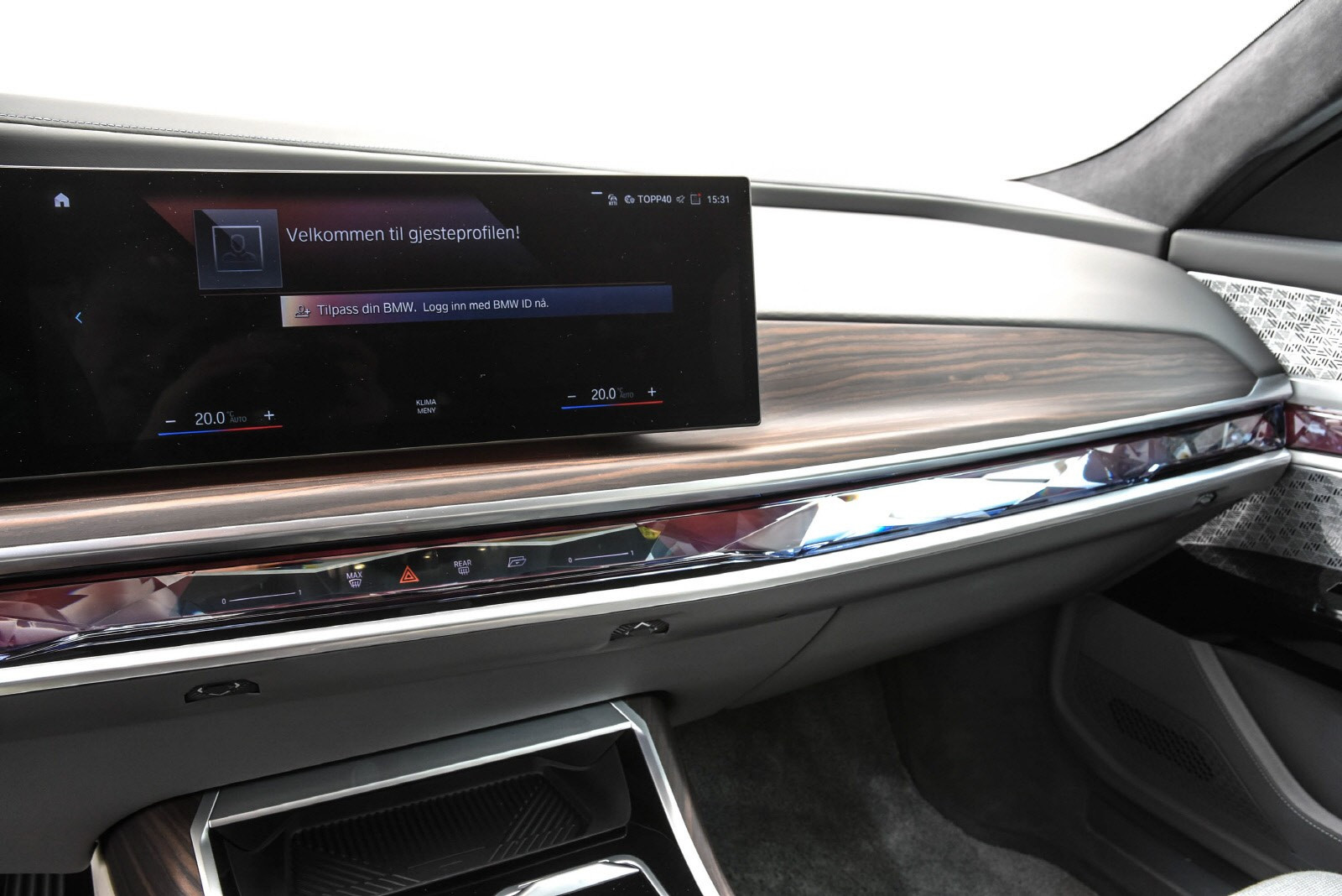 BMW i7