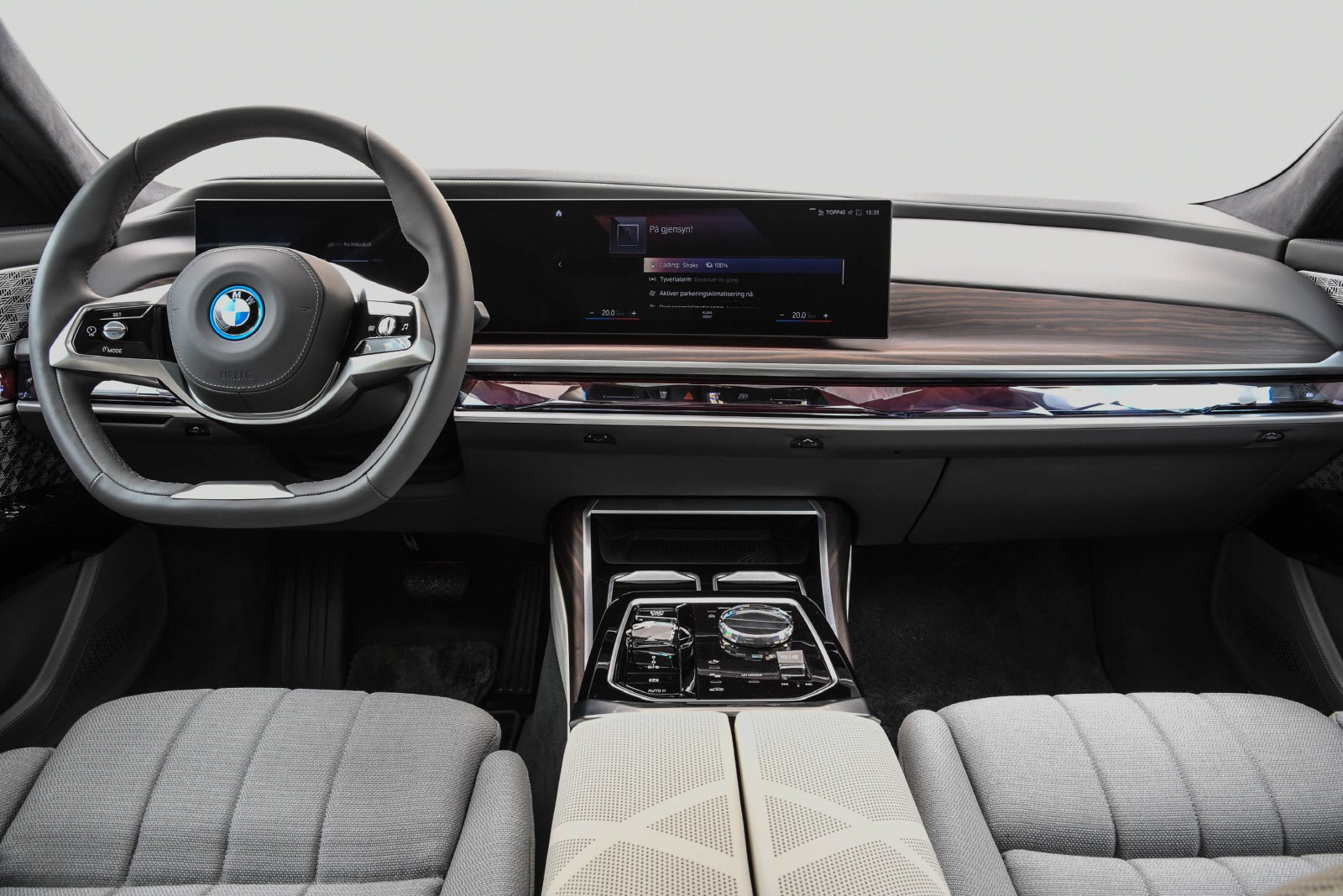 BMW i7