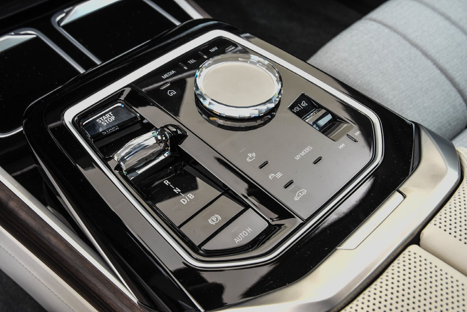 BMW i7