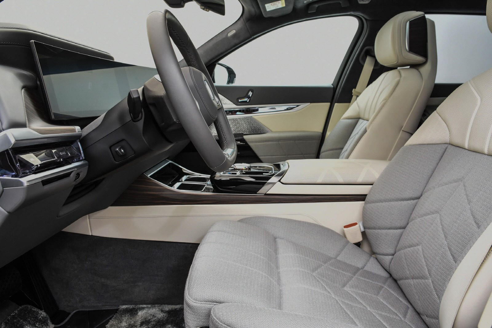 BMW i7