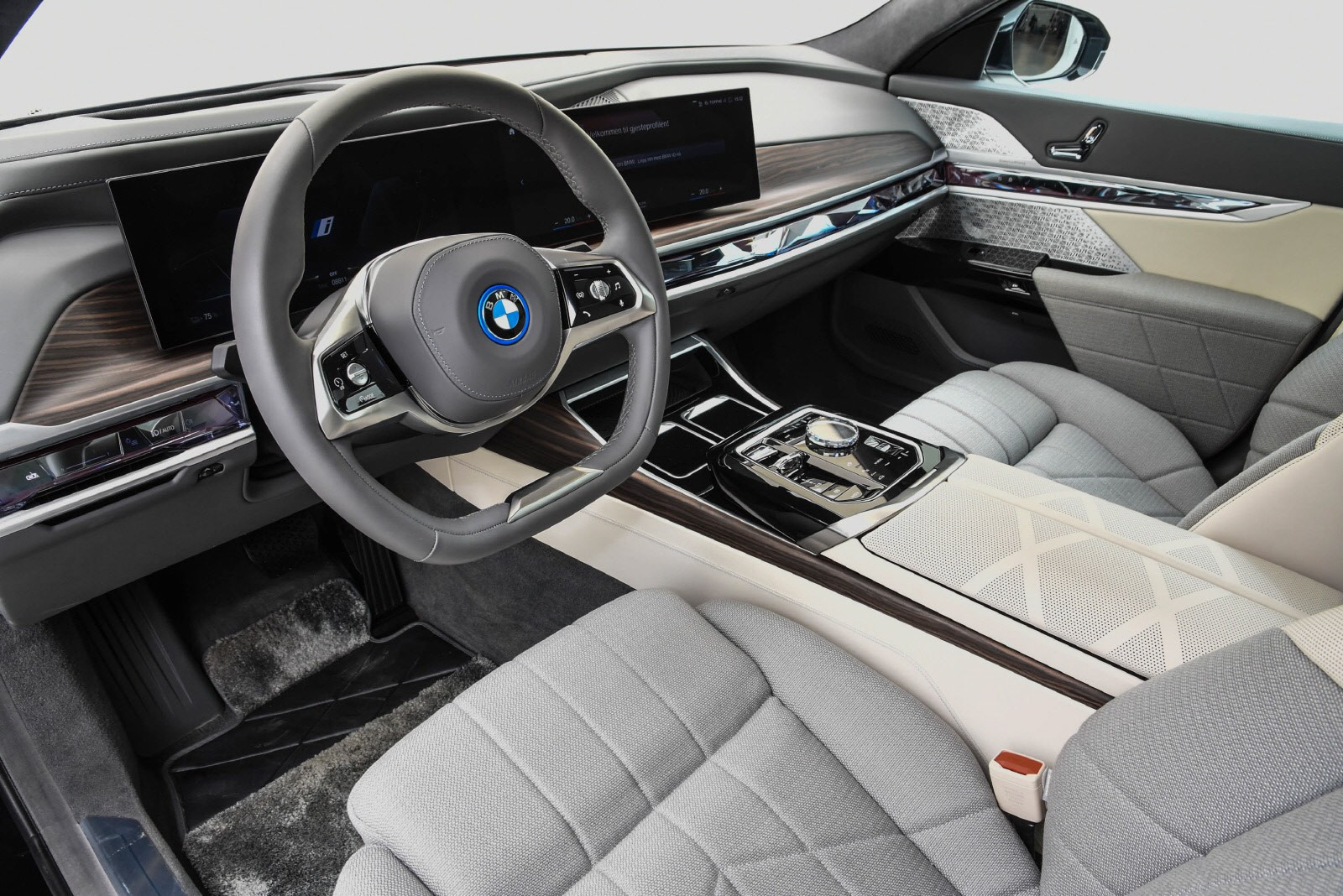 BMW i7