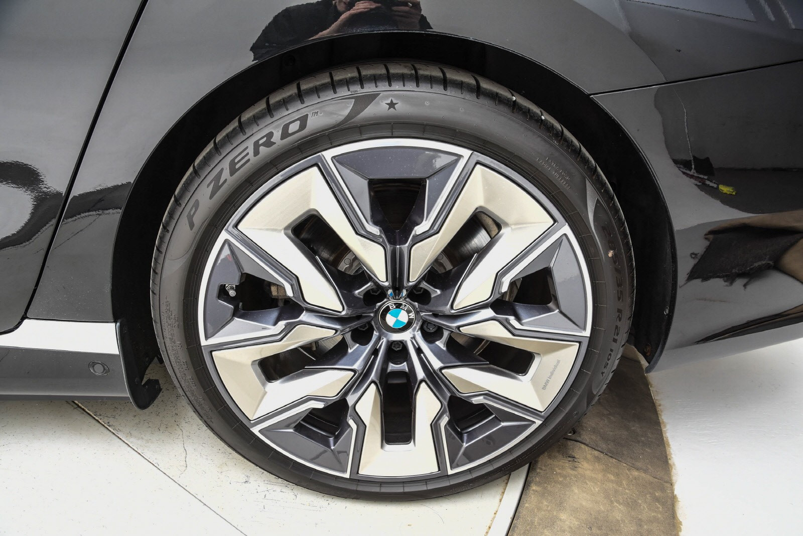 BMW i7