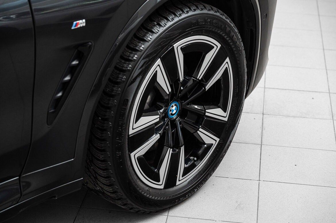 BMW iX3
