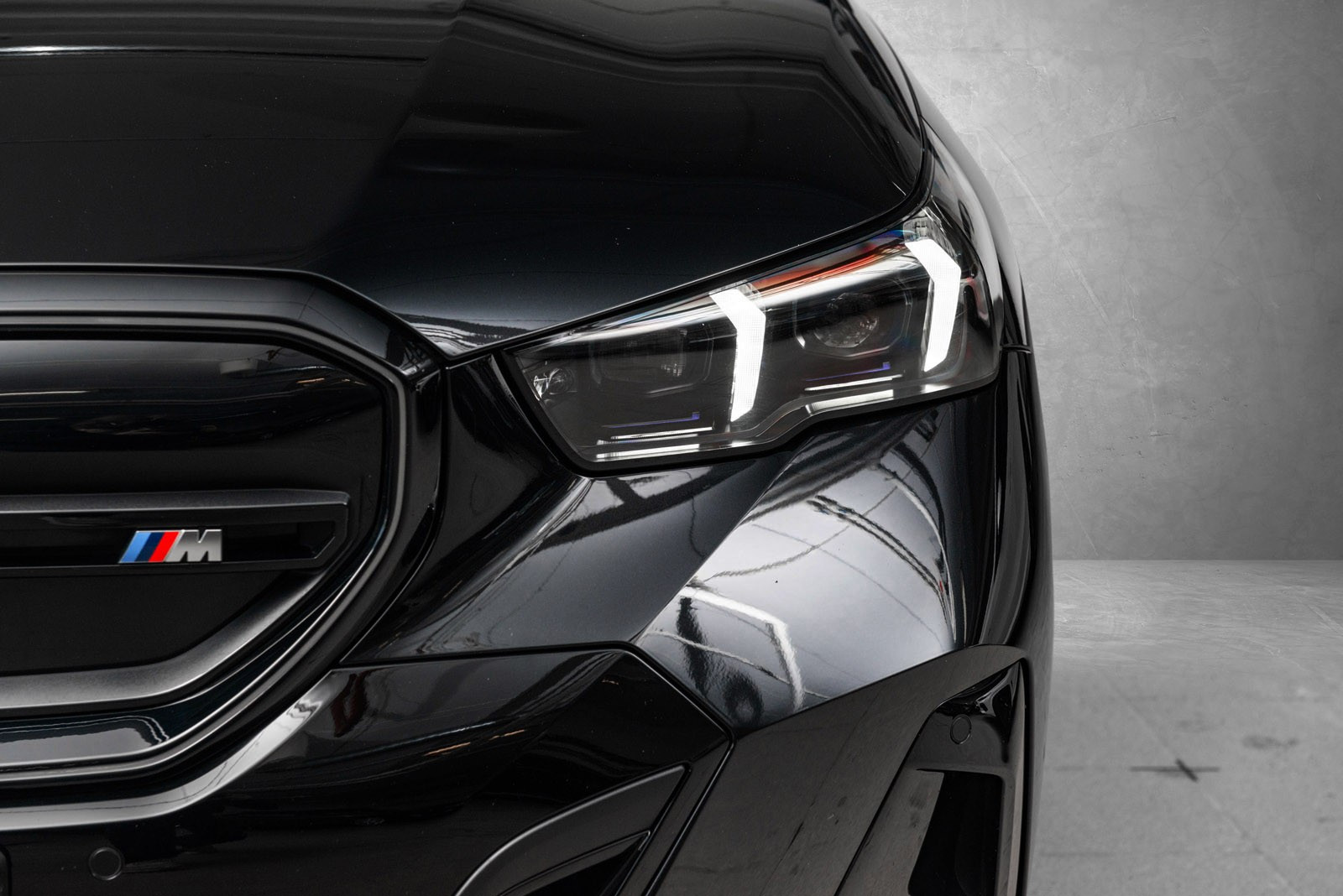 BMW i5 M60