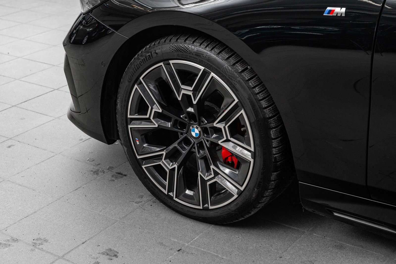 BMW i5 M60