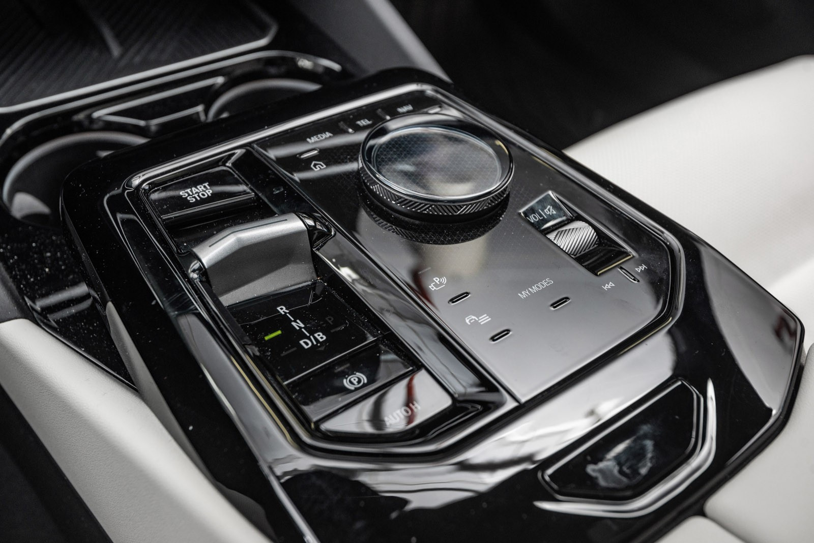 BMW i5 M60