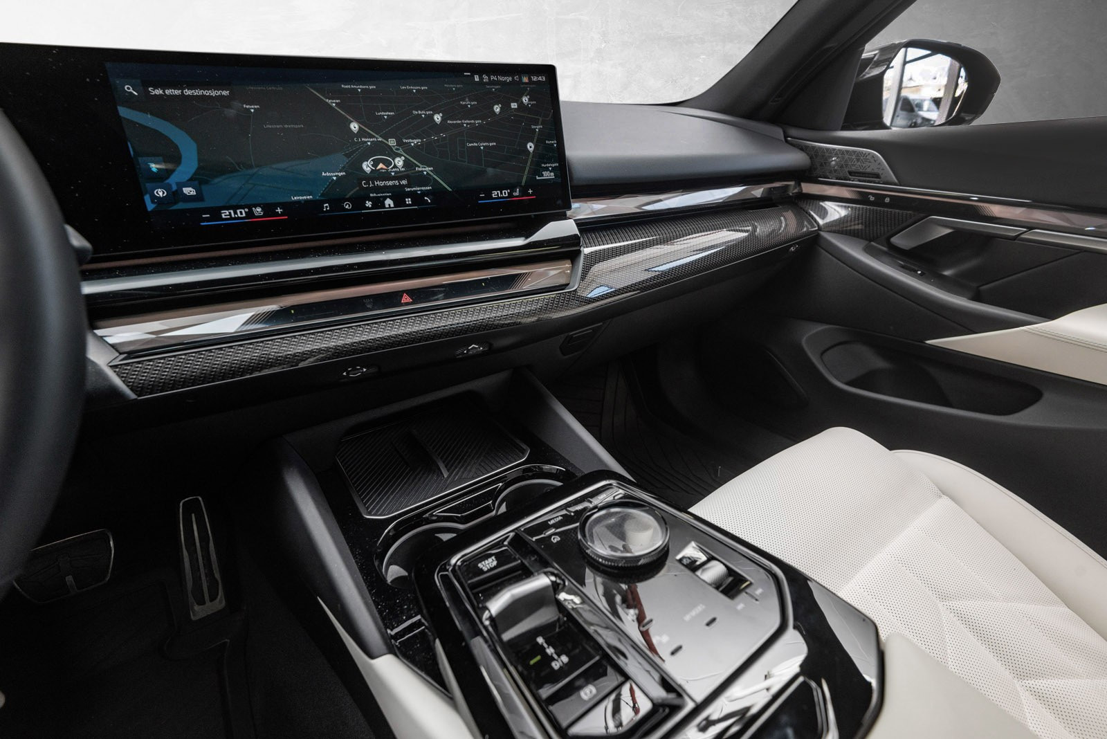 BMW i5 M60