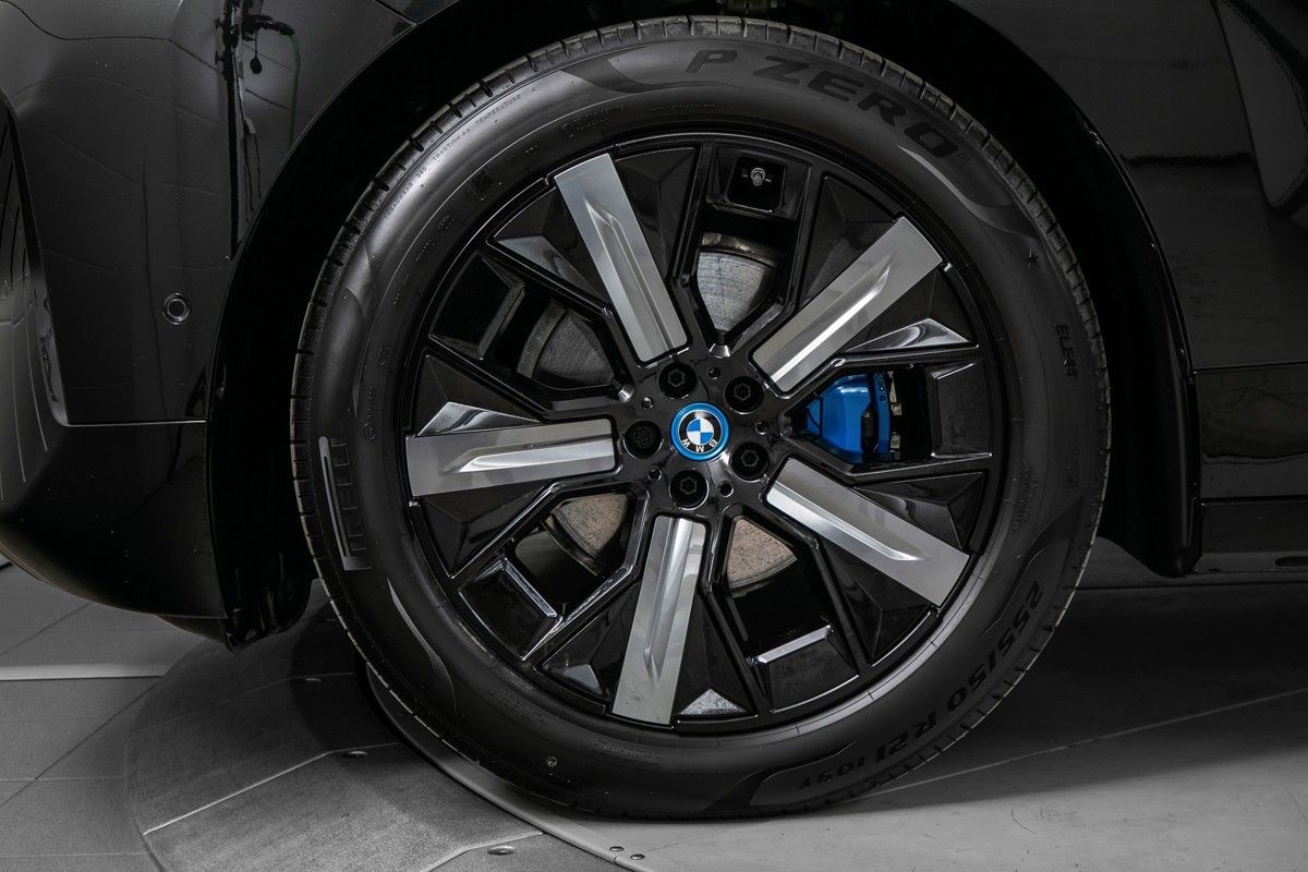 BMW iX xDrive 40