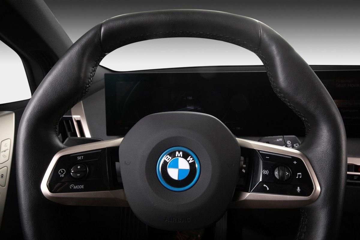 BMW iX xDrive 40